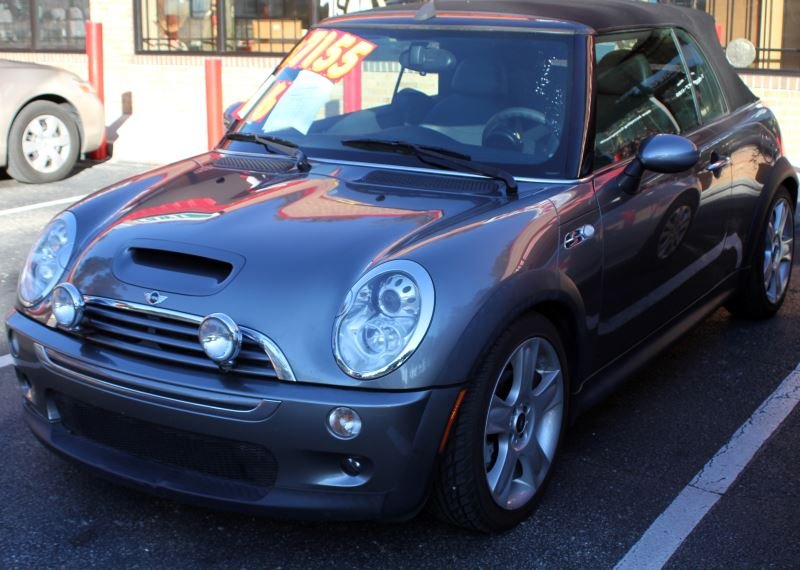 2006 MINI COOPER GREY 2 DOOR CONVERTIBLE: Mini Cooper S convertible in Grey. Leather interior, AM/FM CD stereo with Harmon/Kardon speakers, Automatic with flappy paddle steering wheel shifting. Very clean car, a few minor marks to paint. 98,7