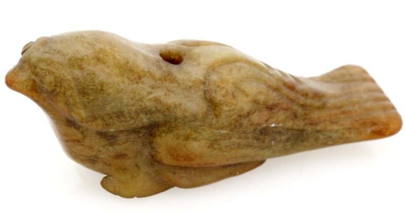 CHINESE ANTIQUE CARVED BROWN JADE BIRD: Antique carved brown jade bird, with natural and geometric carvings. Very good condition. Possibly from the Han Dynasty. 2.5 inches wide by 1 inch tall. 0