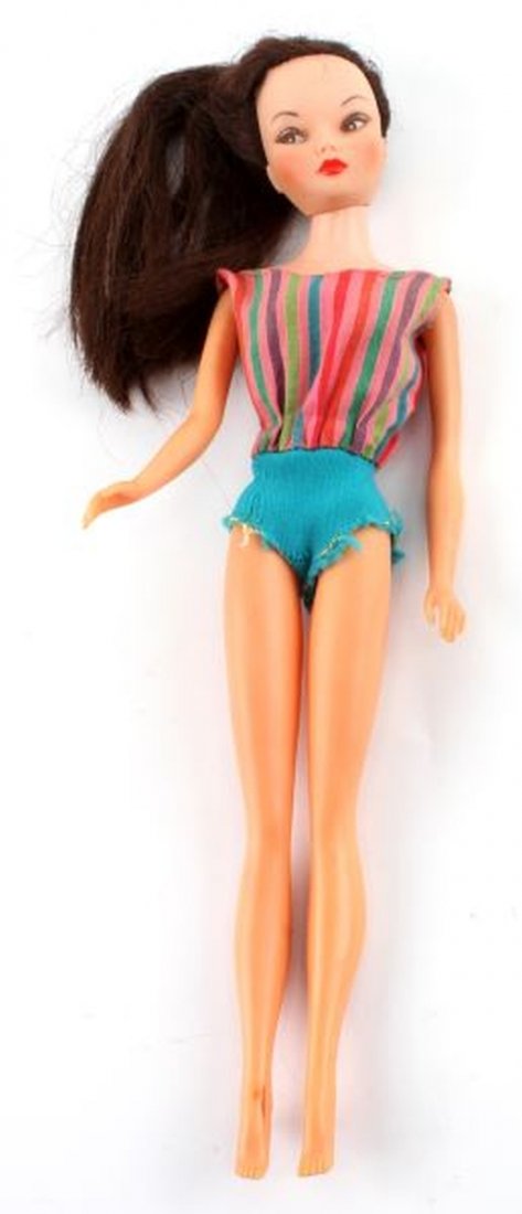 1962 UNEEDA DOLL CO BARBIE CLONE MISS SUZETTE: 11 inch tall doll by Uneeda Doll Co. This doll was a Barbie clone, known as Miss Suzette. She is a brunette, her hair appears to have been in a ponytail. Clothing might not be original. The plastic ar