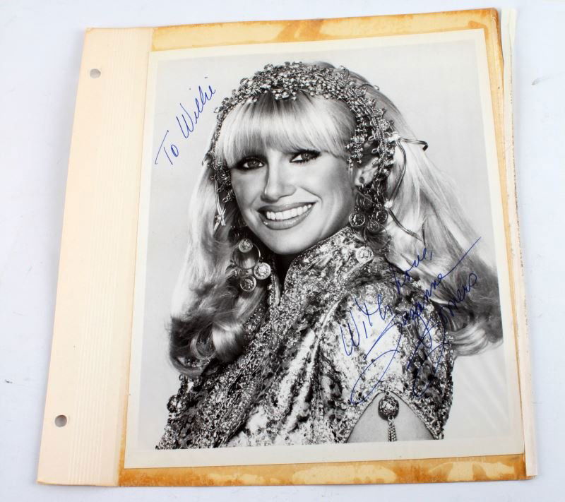 THIGH MASTER SUZANNE SOMERS SIGNED PHOTOGRAPH