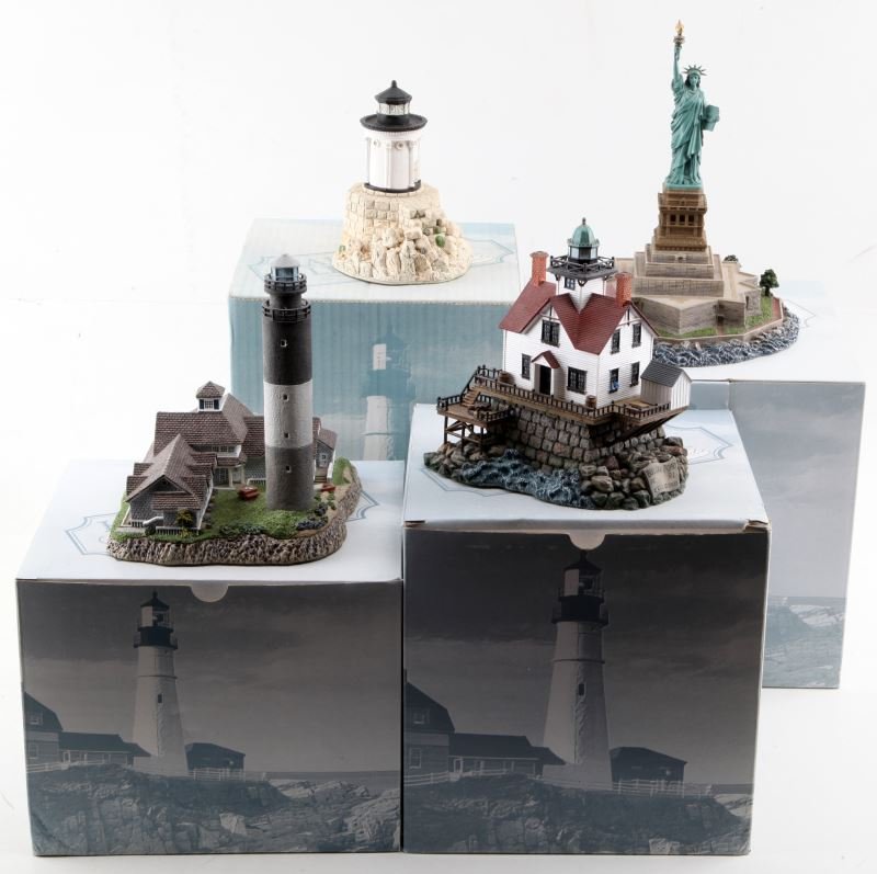 4 HARBOUR LIGHTS COLLECTOR LIGHTHOUSES 1991 - 2001: 4 Harbour Lights lighthouses. Includes: Thomas Point Shoal Maryland #181 (1996), Bullock Point Rhode Island #280 (2001), Oak Island North Carolina #240 (1999), and Portland Breakwater Maine #130 (1991