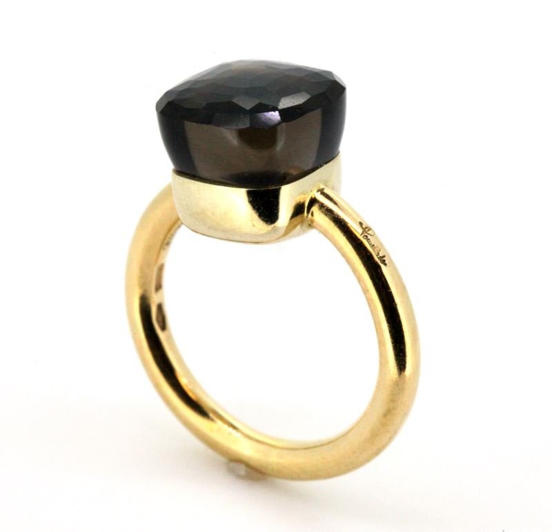 LADIES 18KT YG POMELLATO NUDO SMOKY QUARTZ RING: Manufactured and designed by Pomellato, Nudo collection, 18kt rose gold containing one cushion cut, fantasy cut top smoky quartz, 10,25mm x 10.25mm. Tiny chip on girdle of stone. This lot has a reserv