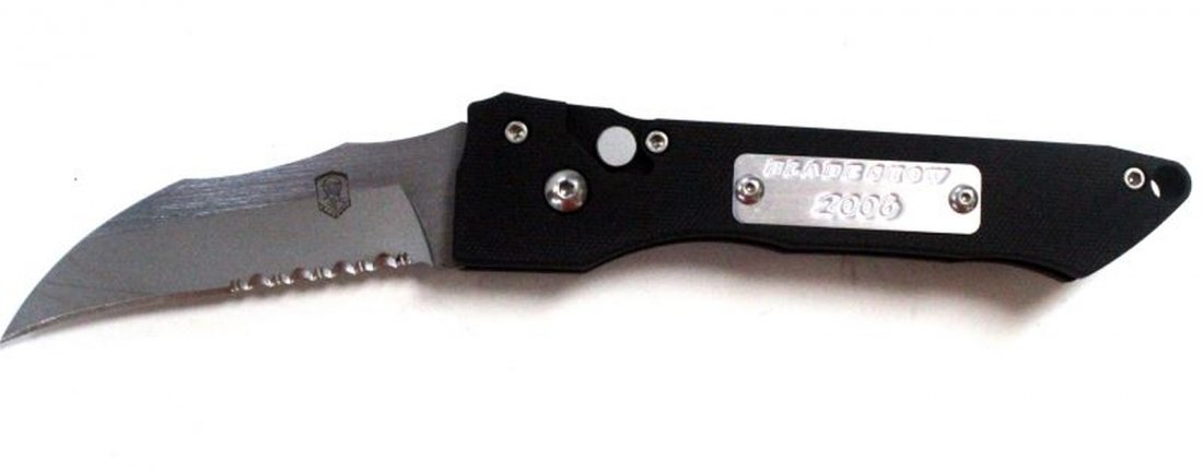 DALTON USA BLADE SHOW 2006 AUTOMATIC KNIFE: Dalton USA Blade Show 2006 switchblade. 3.3 inch blade. "Blade Show 2006" marked on side of handle. Dalton emblem marked on blade. Like new.