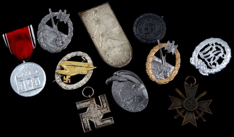 GROUP OF 10 WWII GERMAN BADGES & MEDALS: Ten WWII German reproduction badges and medals. Includes paratrooper, flak, and Lorient badges. Unauthenticated as is.