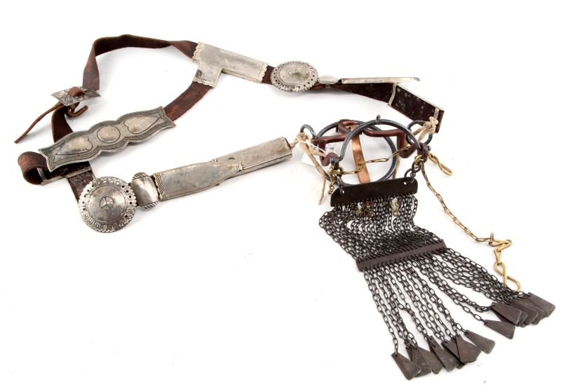 ANTIQUE NAVAJO HORSE HEADSTALL BRIDLE: Early-20th century antique Native American Navajo horse headstall bridle. This item has hand-tooled leather, unpolished with hand-pounded side conchos and bit, all fully intact. The conchos has geomet