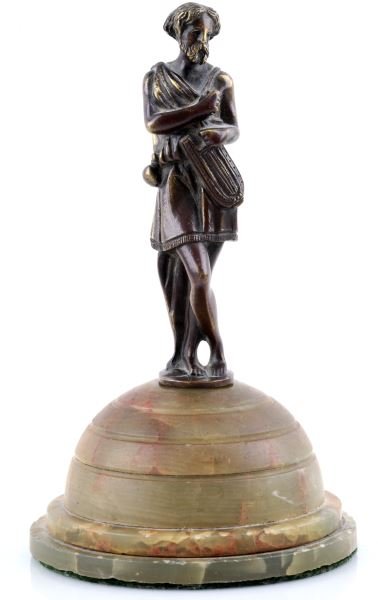 SMALL EUROPEAN BRONZE FIGURE ON MARBLE BASE (1 of 2)