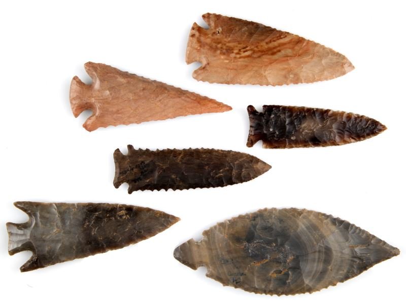 COLLECTION OF 6 FINELY CRAFTED ARROWHEAD POINTS (1 of 2)