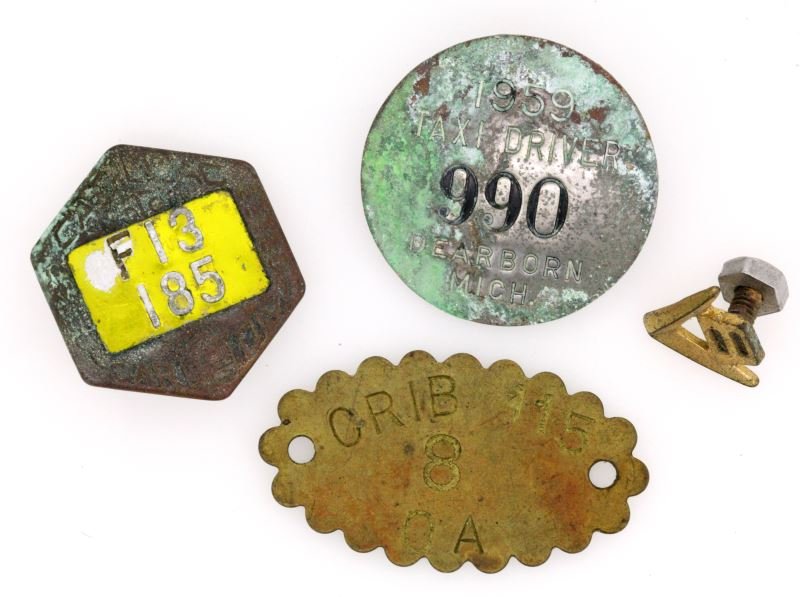 VINTAGE DRIVER CADILLAC BADGE V8 PIN CAR PIN LOT (1 of 2)