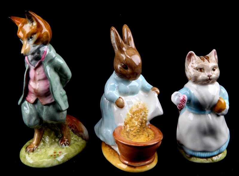 LOT OF 3 VINTAGE BEATRIX POTTER PORCELAIN FIGURES (1 of 2)