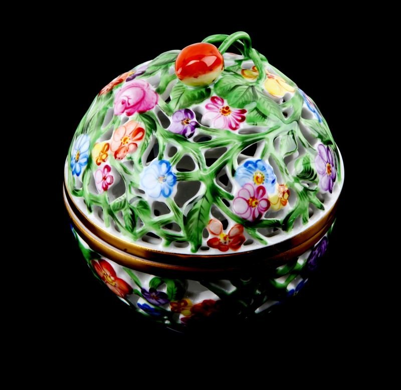 HEREND OPENWORK FLORAL TRINKET BOX 4 INCHES TALL (1 of 3)