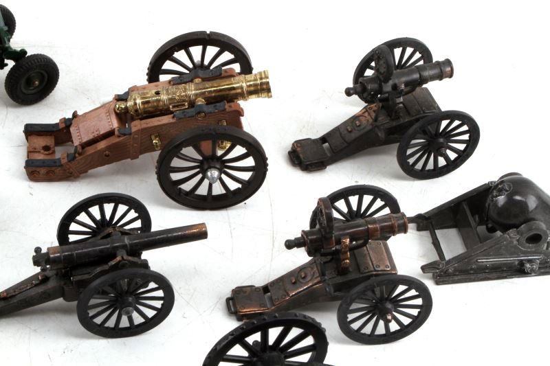 MIXED LOT OF 10 MORTAR CANNON HOWITZER MODELS/TOYS (1 of 3)