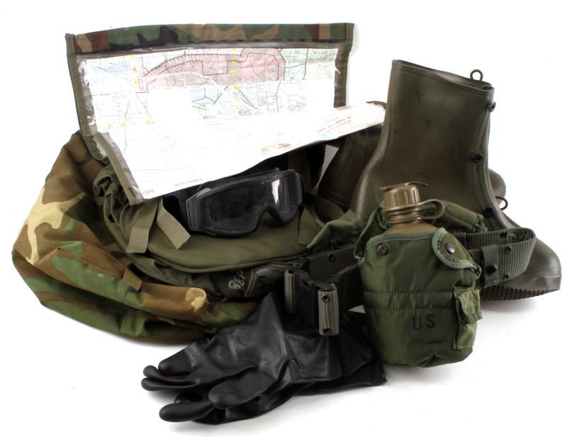 US MILITARY PROTECTIVE CARRY BAG W VARIOUS ITEMS: US military protective carry bag with various items: one belt with two canteen holders and one canteen, a carrying case, a pair of size 13 rubber boots, a map of Camp Blanding in a protective cover, a
