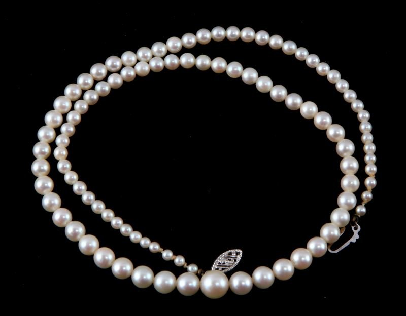 LADIES STRAND OF GRADUATED CULTURED PEARLS 3-7.5MM: 18 inches long, graduated strand of cultured pearls, 3 to 7.5mm in diameter. Very nice quality pearls, good cleanness, nice deep lustre, and slight rose' coloration. 10 kt white gold pearl clasp.