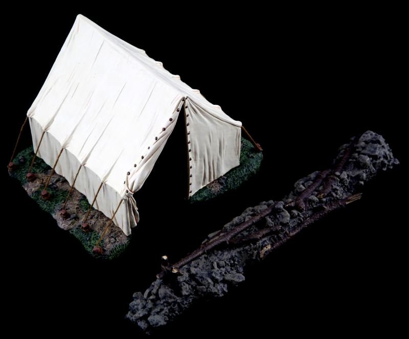 KING & COUNTRY CIVIL WAR TENT & SPLIT RAIL FENCE: Hand painted King & Country diorama pieces. The first item is CW056 The Officer's Tent. This piece is part of the American Civil War collection. Item comes in original box. The second item is a split