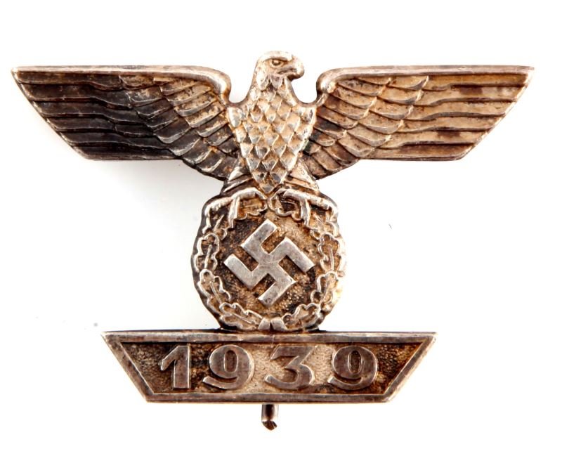 WWII THIRD REICH GERMAN IRON CROSS CLASP SPANGE: Iron cross clasp with eagle motif, swastika in a wreath, and 1939 date. Marked "L/20" on rear. Stick pin with C-clasp with 180 degree lie. Item is in very good condition. Measures 1 3/4 by 1 1/4 inche