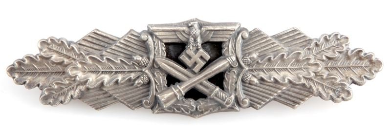 WWII THIRD REICH CLOSE COMBAT CLASP SPANGE SILVER: A close combat spange in silver. Two piece construction; metal body and black metal backing to crossed bayonet and grenade. Rear is marked with "JFS" within a square. Also marked with "Fec W.E.Peekhau