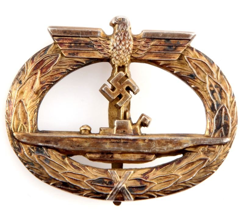 WWII THIRD REICH GERMAN KRIEGSMARINE U BOAT BADGE: Brass construction with broad horizontal pin and "C" clasp, 45 degree lie. in very good condition. Makers mark "Frank & Reif Stuttgart" on rear.