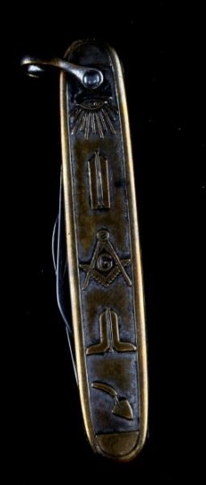 VINTAGE MASONIC FOLDING POCKET KNIFE: Used but complete.