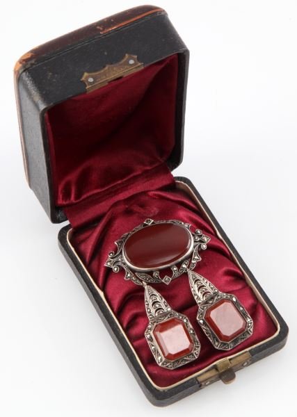 ANTIQUE GERMAN .935 SILVER FANCY CARNELIAN BROOCH: Made in 1920-1930's, hinged pin and "C" clasp with unique safety device, a very nice brooch, .935 German silver, fancy hand cut filigree work, containing marcasites that are all intact, plus oval and 