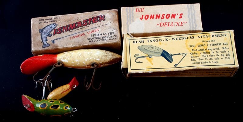 5 LURES & 3 BOXES RUSH-TANGO JOHNSONS FISH MASTER: One Rush-Tango box with three lures. One Johnson's Deluxe box with lure. One Fish Master box with lure. Expected signs of age and wear.