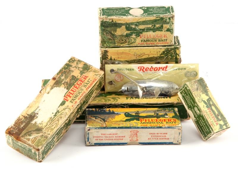 6 PFLUEGER LURE BOXES W 4 LURES & 1 RECORD SPOON: Six Pflueger boxes with four lures. Two without lures. One Record spoon. Expected signs of age and wear.