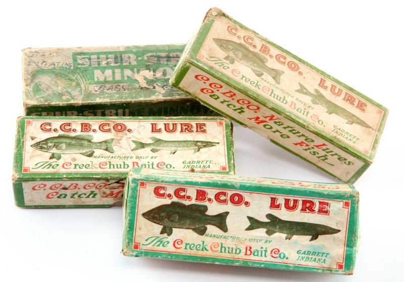 4 LURE BOXES 3 CREEK CHUB & 1 GREEN SURE STRIKE: Four lure boxes: Three Creek Chub boxes and one green Sure Strike box. Boxes only. Expected signs of age and wear.