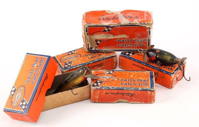 5 ASSORTED SHAKESPEARE BOXES W LURES & 1 LURE: Five assorted Shakespeare boxes with lures and one other lure. Expected signs of age and wear.