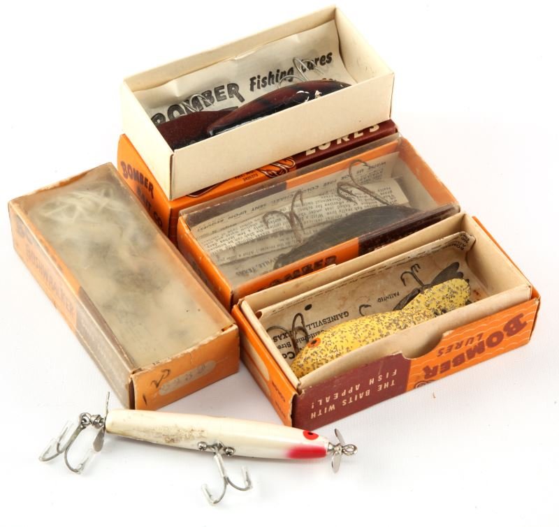 4 BOMBER BOXES WITH LURES & 1 OTHER LURE: Four Bomber boxes with lures and one other lure. Expected signs of age and wear.