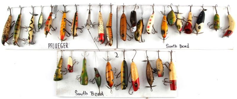 30+ VINTAGE SOUTH BEND & PFLUEGER FISHING LURES: Over 30 vintage South Bend and Pflueger fishing lures. Many made of wood, few metal, one die cast iron, and more. All sizes and colors, some jointed, multi-hooks. Overall good condition.