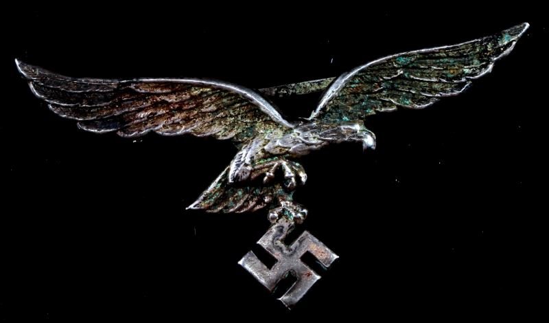 WWII GERMAN LUFTWAFFE SILVER PILOTS BADGE: Stout pin reverse, full size in silver, well crafted. This item is believed to be a high quality reproduction.