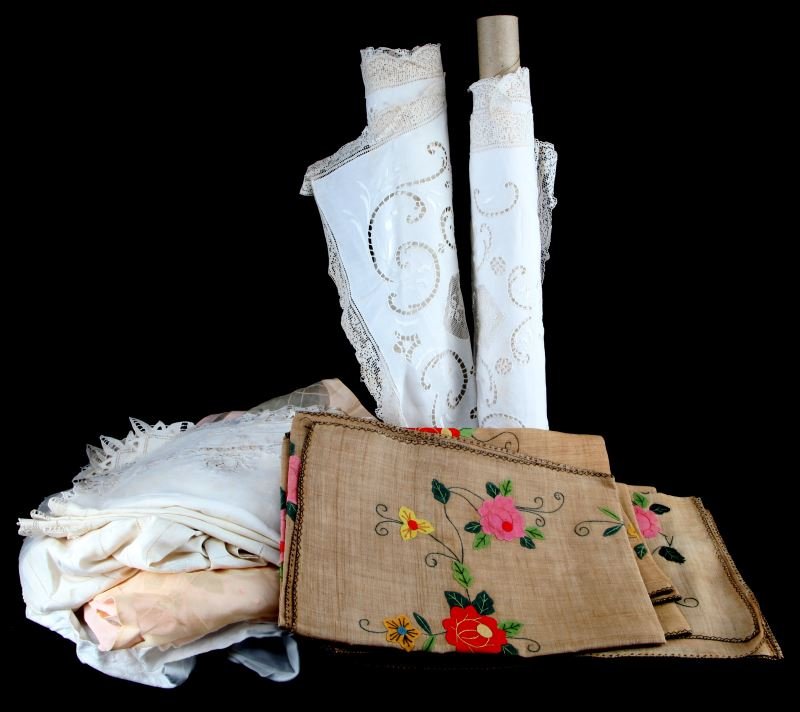 LARGE LOT OF ASSORTED TABLE LINENS DUPONT ESTATE: From the dining rooms on Southwood Plantation in Tallahassee, Florida, in the estate of Alfred I. DuPont, very nice large assortment of table linens. Includes tablecloths, placemats and laced table ru