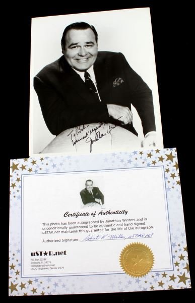 SIGNED B&W PHOTOGRAPH OF JONATHAN WINTERS: 8x10 black and white lab photo of comedian Jonathan Winters, with guaranteed authentic signature, in very good condition.