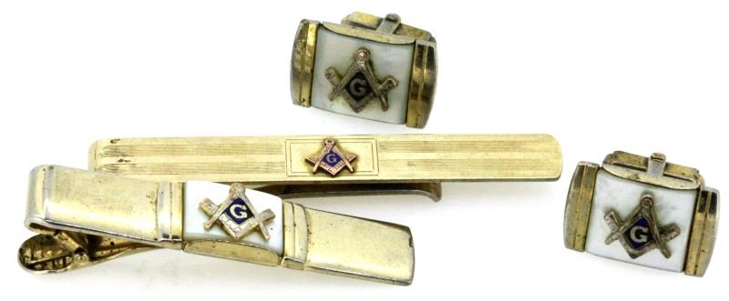 VINTAGE MASONIC TIE TAC & CUFF LINK SET: Includes two tie bars and a set of cuff links which matches one of the bars.