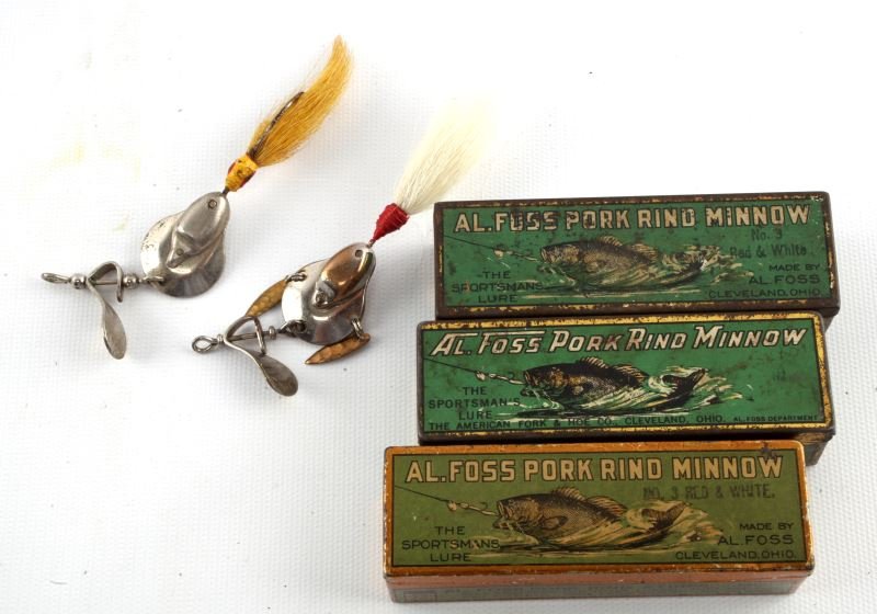 3 GREEN AL FOSS METAL BOXES W LURE & 2 EXTRA LURES: Three vintage Green Al Foss metal boxes with lures and two other lures. Expected signs of age and wear.
