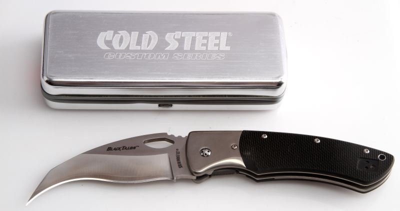 COLD STEEL BLACK TALON FOLDING KNIFE IN CASE: Unused Cold Steel Black Talon knife. Folding liner lock blade. Includes original case and boxing. In like new condition.