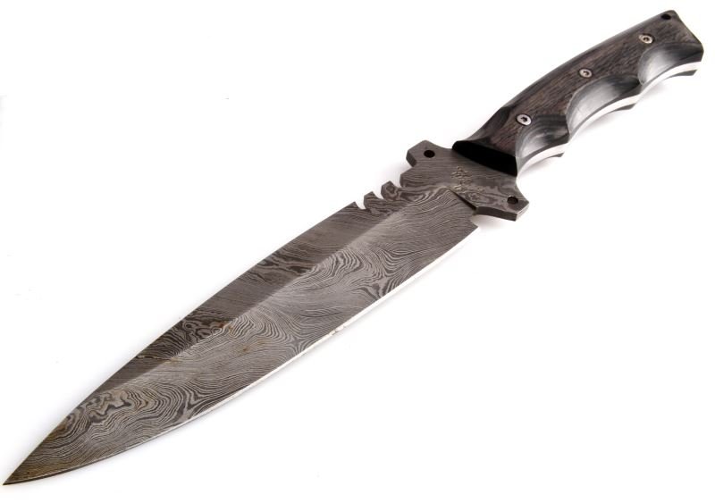 LARGE WILBUR DAMASCUS STEEL FIXED BLADE KNIFE: Has an 8.5 inch Damascus blade marked "WILBUR" on ricasso. Black sculpted wooden handle. In very good condition. Includes a black leather scabbard.