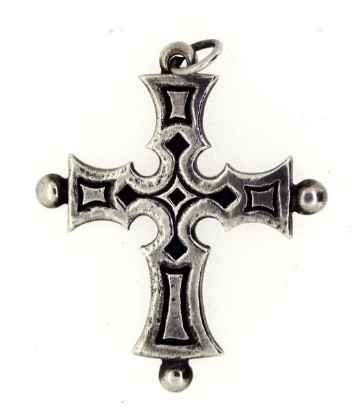 VINTAGE STERLING CROSS BY JAMES AVERY: Measuring 40 x 33mm, sterling silver cross, very unique design by James Avery, chain not included. In very good condition.