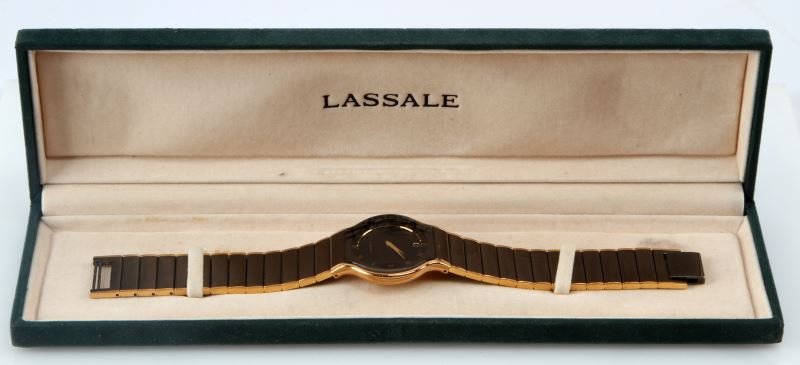 MENS LASSALE WRIST WATCH 7N29-6B89: In very good running condition with new battery (no implied warranty), gents Lassale by Seiko dress watch, with date, quartz movement and is water resistant. Feather scratches on crystal. Comes with b