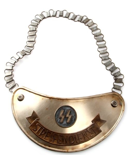 WWII THIRD REICH GERMAN SS STREIFENDIENST GORGET: SS Gorget with chain. Rear has RZM markings. In very good condition. Unauthenticated, sold as is. This lot has a reserve.