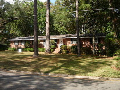 TALLAHASSEE FLORIDA 4 BED / 3 BATH HOME W STUDIO: 418 VINNEDGE RIDE TALLAHASSEE, FLORIDA. BEAUTIFUL 4 BEDROOM / 3 BATH BRICK HOME BUILT IN 1959. 2516 SQ FT CERTIFIED (EXCLUDING BASEMENT). HIGHLIGHTS INCLUDE A LARGE FENCED IN BACKWARD W STORAGE