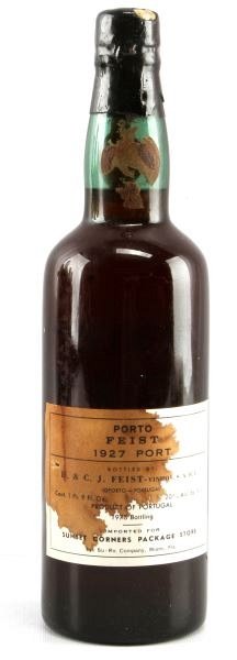 1927 PORTO FIEST BOTTLED 1973 SEALED NECK ULLAGE: Vintage 1927 Porto Feist bottled in 1973. Label and seal still present. Neck ullage. Bright red color. The label is stained but complete. Tight wax sealed cork, with some wax missing.