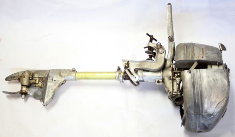 JOHNSON SEAHORSE HD 15 2 HP BOAT MOTOR: Good compression, new spark plugs, motor seems very capable of operation, although not tested. Oversize item gallery pick up , third party shipping or inquire to the whereabouts of our consignment tea