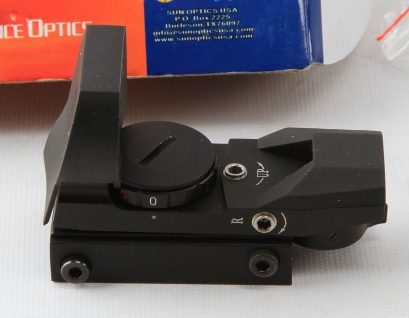 SUN OPTICS USA REFLEX MULTI RETICLE SIGHT 23 X 33: Sun Optics USA model CD13RRG red/green 23 X 33 MM reticle reflex sight. Includes original box, plastic optics cover and mounting tools. In very good condition.