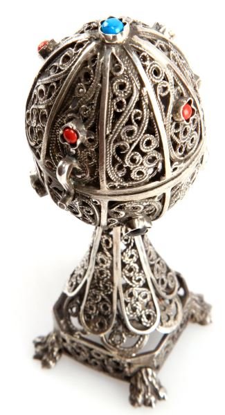 RUSSIAN JUDAIC STERLING SILVER FABERZHE-STYLE EGG: Measures approximately 4 1/2 inches in height. Overall in very good condition. This lot has a reserve.