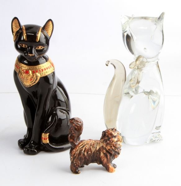 JAY STRONGWATER LENOX MURANO CAT FIGURINE LOT: Include Lenox 1995 porcelain five inch cat, jay Strongwater signed Persian cat, about two inches, and Arte Murano ECT Venezuelan five inch cat.
