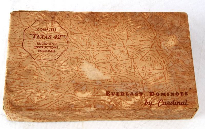 VINTAGE EVERLAST DOMINOES TEXAS 42 GREEN NO. 5544: In very good condition, all paperwork included, Everlast dominoes by Cardinal, extra thick, model number 5544, "Texas 42" series, in original box (marginal).