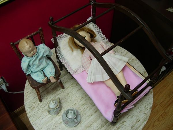 ANTIQUE DOLL CANOPY BED MADAME ALEXANDER WOOD DOLL: ANTIQUE DOLL CANOPY BED MADAME ALEXANDER WOOD DOLL CHAIR BABY DOLL CHINA OAK CANOPY DOLL BED 15 1/2"H 18"L 9"W, MADAME ALEXANDER SLEEPY EYE DOLL 15", SMALL WOOD DOLL CHAIR 11 1/2"H, RUBBER VINTAGE BAB