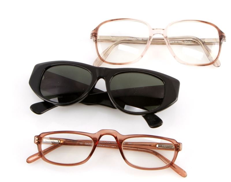 RAY BAN DEKKO9-15 LUXOTICA & SAFILO GLASSES LOT: Men's and ladies lot of reading, sun glasses and ladies glasses, Ray Ban Dekko non prescription sunglasses Luxotica plain non prescription lenses and Safilo reading glasses, all very good.