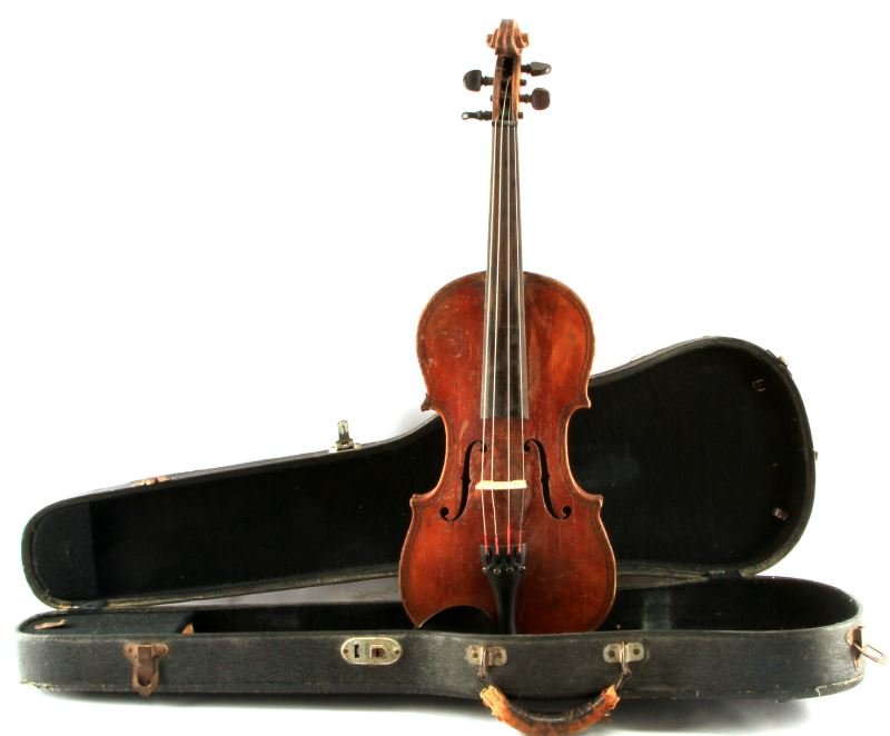 VINTAGE VIOLIN WITH CASE MAGGINI COPY: Vintage copy of Maggini 4/4 violin, spruce top, maple back and sides, in marginal condition, tailpiece is modern and in very good condition, includes chin rest and case.