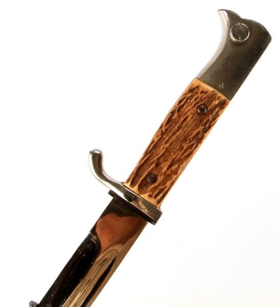 STAG GRIP MAUSER K-98 DRESS BAYONET PUMA MAKER: 12.5 Inch overall very good near excellent blade, with scabbard. This lot has a reserve.